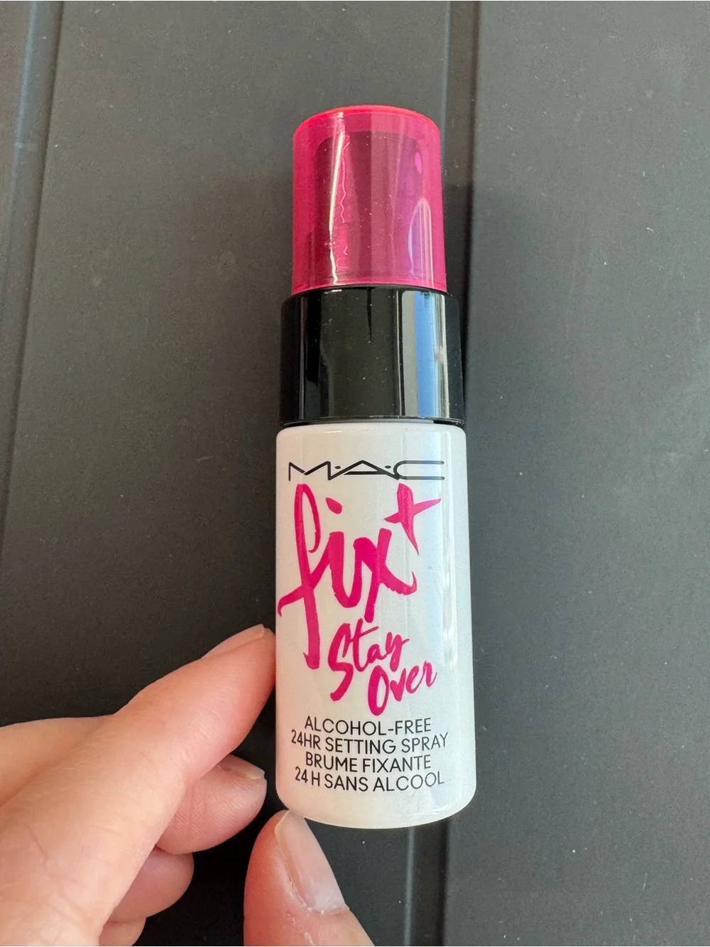 Long-Lasting Pink Makeup Setting Spray - 24HR Hold